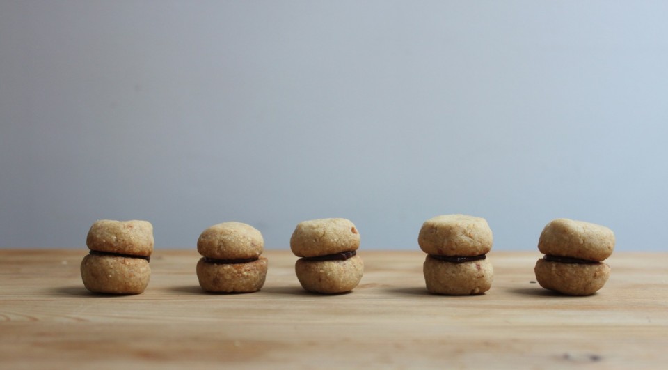 Questi al momento sono i macaron più brutti che io sia mai riuscito a vedere. Anche peggio di quelli di @[[257:contact:Alessio Altorio]]!!!