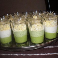 Verrine con avocado, tonno e uovo sodo