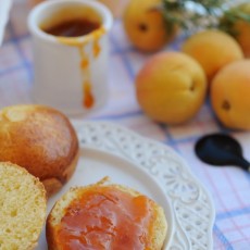 Marmellata di albicocche e rosmarino