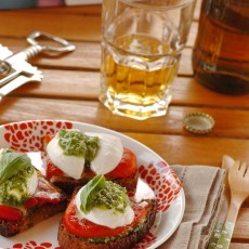 Crostini mozzarella di bufala e peperoni