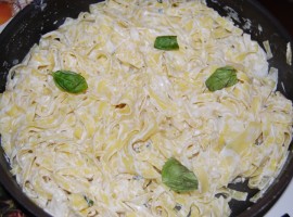 Tagliatelle panna e basilico