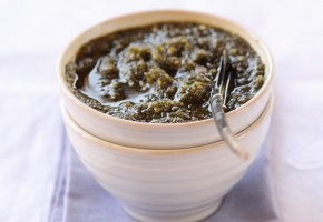 Pesto di salvia e mandorle