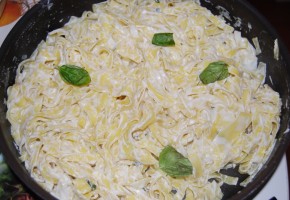 Tagliatelle panna e basilico