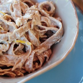 Tagliatelle farina di castagne, limone e noci