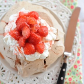 Pavlova alle fragole e zenzero