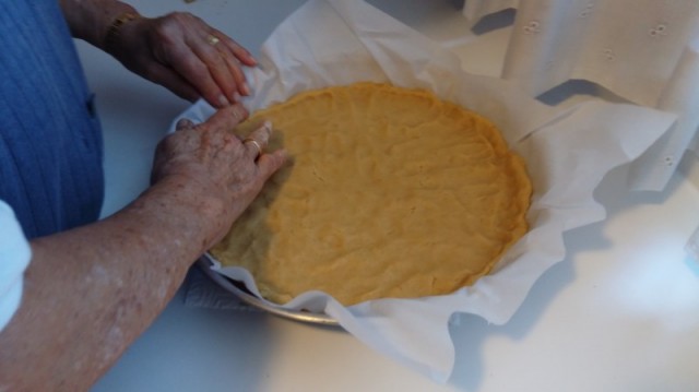 Impasto della crostata steso sul fondo