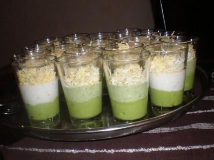 Verrine con avocado, tonno e uovo sodo