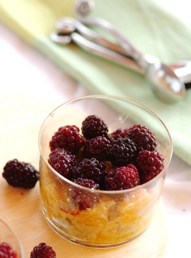 Crumble di melone e more