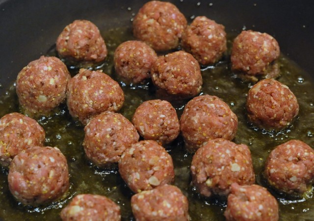 Polpette di vitellone in cottura