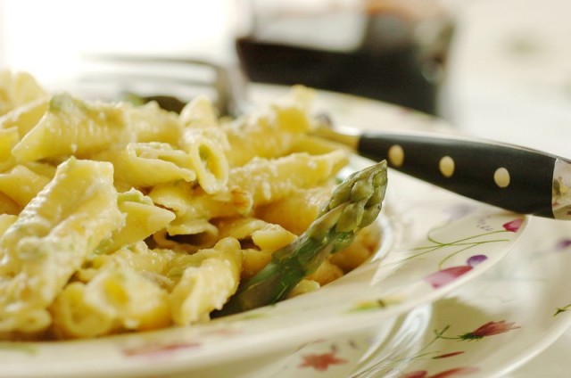 Garganelli con asparagi e noci