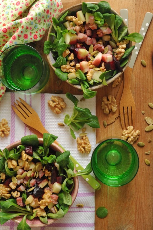 Insalata di barbabietole, noci e mele