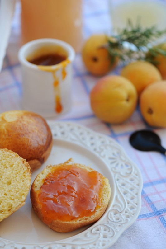 Marmellata di albicocche e rosmarino