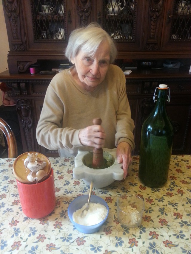 Nonna Leo, pesto nel mortaio