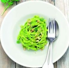 Fettuccine al pesto di prezzemolo e noci