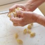 Infarinare gli gnocchi di patate